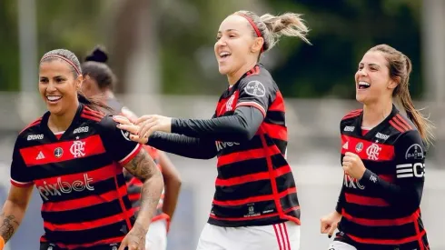 Crivelari do Flamengo comemora vitória sobre o Botafogo na semifinal do Carioca Feminino