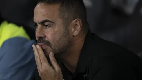Artur Jorge, técnico do Botafogo, durante partida contra o Cruzeiro no estadio Engenhao pelo campeonato Brasileiro A 2024. Foto: Jorge Rodrigues/AGIF