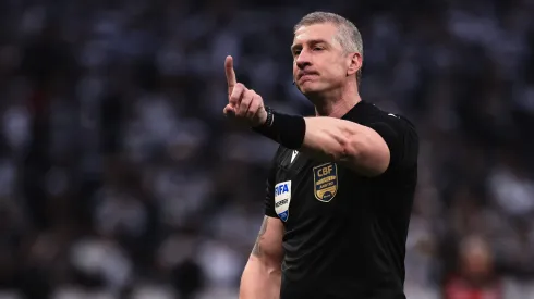 Daronco foi o juiz da partida. Foto: Ettore Chiereguini/AGIF