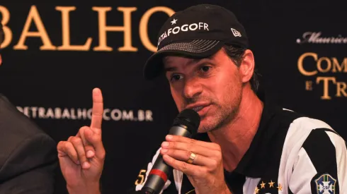 Atlético-MG x Botafogo tem análise de Túlio Maravilha.Presidente Mauricio Assumpcao, Tulio Maravilha, do Botafogo, vor der Präsidentenwahl. Rio de Janeiro/RJ, Brasil - 03/11/2011. x(11)xCelsoxPupox/xFotoarenax PUBLICATIONxNOTxINxBRA; x1x Fussball BRA xng 2011 quer Kandidatur Wahl Präsidenten
Atlético-MG x Botafogo tem análise de Túlio Maravilha.