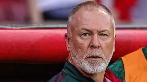 Mano Menezes, técnico do Fluminense, acompanha partida da sua equipe - Foto: Maxi Franzoi/AGIF