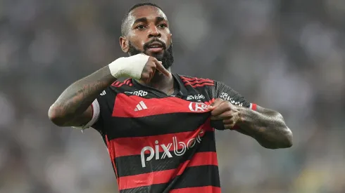 Gerson comemorando gol pelo Flamengo