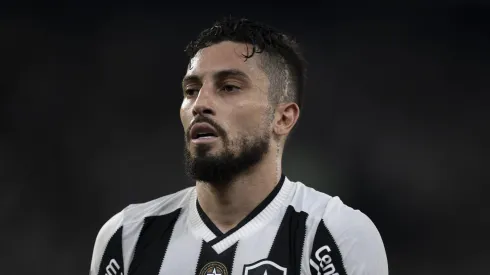 Alex Telles não quis retornar ao Grêmio.