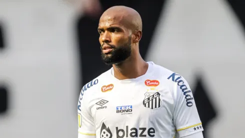 Messias, zagueiro do Santos, não volta ao clube