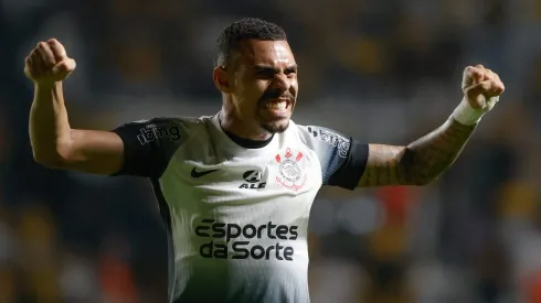 Matheuzinho vibra com situação atual do Corinthians.