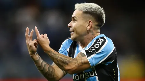 Atacante jogou bem no Grêmio – Foto: Pedro H. Tesch/Getty Images.