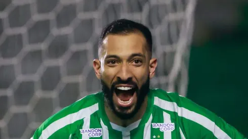 Rodrigo atuando em 2023 pelo Juventude, na Série B.