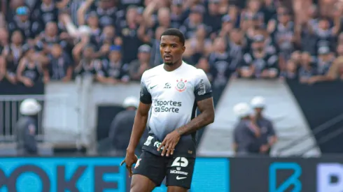 Cacá em ação pelo Alvinegro do Parque São Jorge.