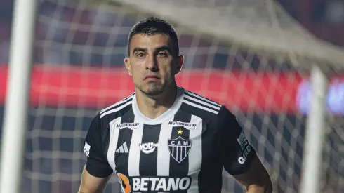 Battaglia após marcar gol importante contra o SPFC.