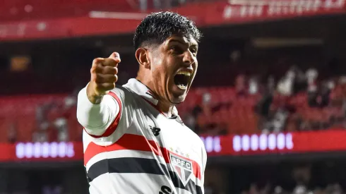 Alan Franco comemorando gol no Paulistão.