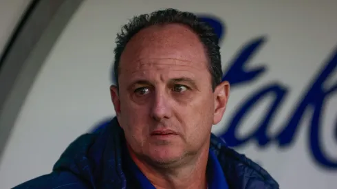 Rogério Ceni acompanha sua equipe em duelo do Brasileirão - Foto: Luiz Erbes/AGIF