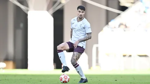 Matheus Thuler em ação no futebol japonês.