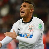 Troca de Pedro Raul por Paolo Guerrero no Corinthians é sugerida e aprovada pela torcida: "volta"