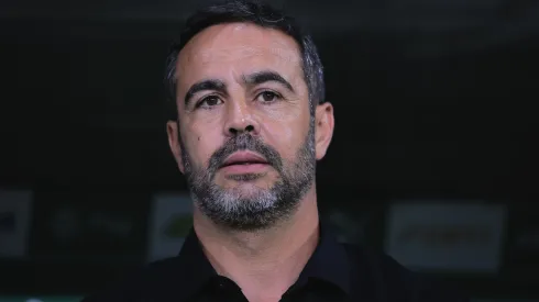 Sem definir a sua permanência no Botafogo, Artur Jorge vem lidando com algumas saídas no elenco