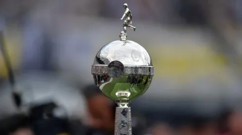 Taça da Libertadores, conquistada pelo Vasco em 1998. Foto: Marcelo Endelli/Getty Images