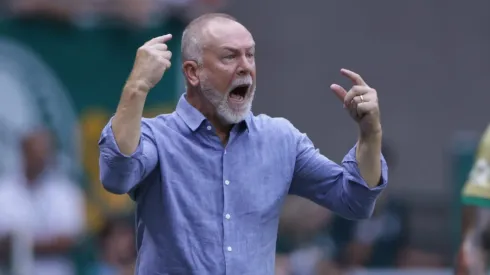 Mano Menezes vem participando do planejamento do Fluminense - Foto: Ettore Chiereguini/AGIF