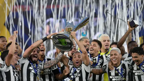 Título do Brasileirão do Botafogo em 2024. Foto: Thiago Ribeiro/AGIF