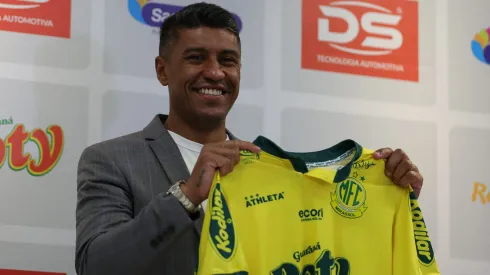 Santos estava negociando com Paulinho.