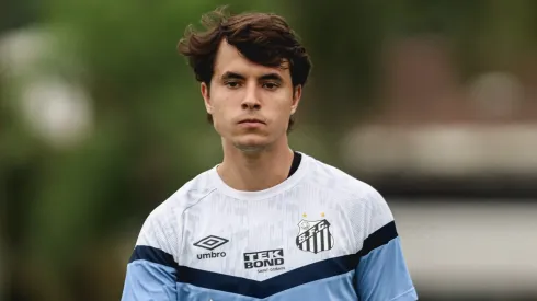 Vinícius Zanocelo, meio-campista do Santos, em treinos no CT Rei Pelé