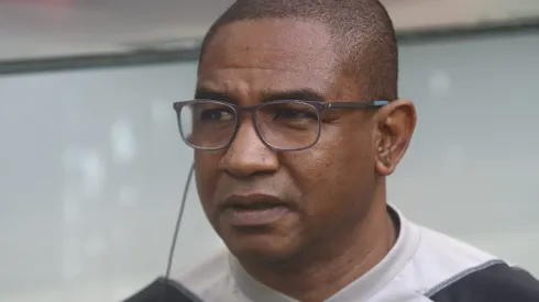 César Sampaio durante entrevista quando era auxiliar-técnico do Flamengo.