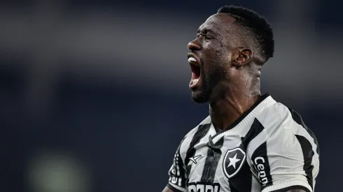 Bastos comete gafe envolvendo Corinthians e torcida botafoguense não perdoa. Foto: Thiago Ribeiro/AGIF