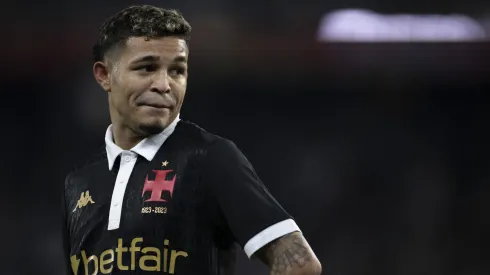 Adson jogador do Vasco durante partida contra o Fluminense. Foto: Jorge Rodrigues/AGIF