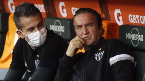 Victor e Cuca em ação - Foto: Bruna Prado-Pool/Getty Images.