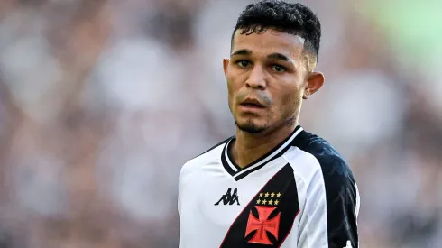 Vasco ainda não vai poder contar com Adson em 2025.