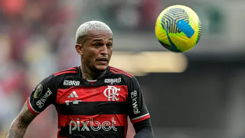 Wesley evoluiu muito com Filipe Luís.