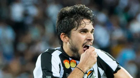 Zagueiro tem proposta do Athletico.