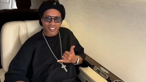 Ronaldinho Gaúcho, ex-jogador e craque da Seleção Brasileira, com um extenso currículo com passagens por grandes clubes, ostenta a sua vida luxuosa nas redes sociais