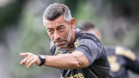 Pedro Caixinha, novo treinador do Peixe pode ter tomado uma decisão arriscada sobre os recém-chegados para a estreia no Paulistao 2025