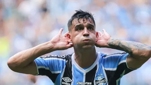 RS – PORTO ALEGRE – 01/12/2024 – BRASILEIRO A 2024, GREMIO X SAO PAULO – Cristaldo jogador do Gremio comemora seu gol durante partida contra o Sao Paulo no estadio Arena do Gremio pelo campeonato Brasileiro A 2024. Foto: Maxi Franzoi/AGIF