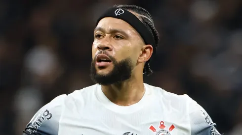 Memphis Depay em partida do Corinthians pelo Brasileirão 2024 Foto: Joisel Amaral/AGIF
