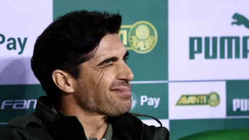 Abel Ferreira em partida entre Palmeiras x Grêmio pelo Brasileirão 2024 Foto: Marcello Zambrana/AGIF
