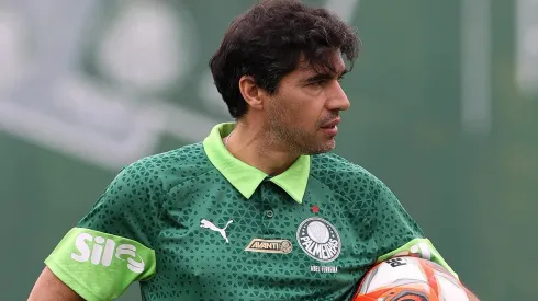 Abel Ferreira durante pré-temporada do Palmeiras, com o novo uniforme. Foto: Cesar Greco/Palmeiras