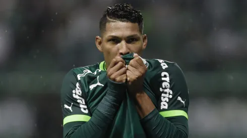 Rony foi cortado de jogo contra o Noroeste e está de saída do Palmeiras