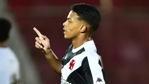 Jogador do Vasco da Gama, Maxsuell comemora golaço sobre o Flamengo-SP