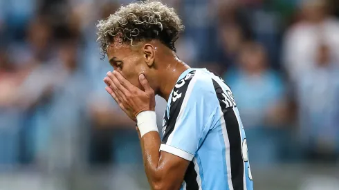 Botafogo encontra problemas para fechar a contratação de Bitello, ex-Grêmio. Foto: Pedro H. Tesch/AGIF