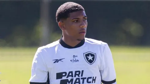 Kauê Leonardo, jovem volante do Botafogo, que se destacou da base Sub-20 está de malas prontas para um novo clube