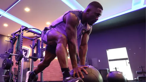 Bastos, do Botafogo, treinando. Foto: Vitor Silva/ Botafogo/ Flickr