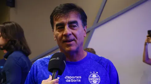 Gustavo Quinteros em entrevista na pré-temporada. Foto: Lucas UebelL/Grêmio FBPA