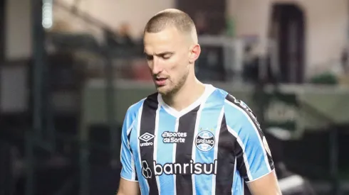 Rodrigo Ely preocupa o Grêmio