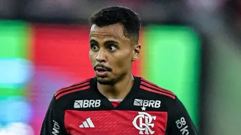 Allan, volante do Flamengo, no Maracanã