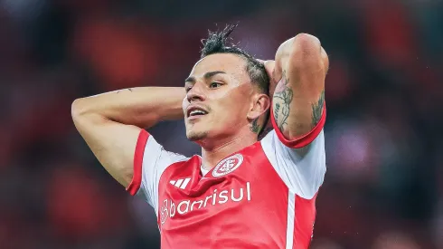 Bernabei, lateral-esquerdo do Internacional, pelo Brasileirão