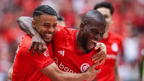 Wanderson (à esquerda) é pensado pelo Palmeiras para suprir provável saída de Rony