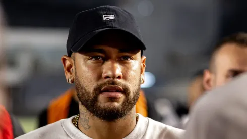 Neymar está retornando ao Brasil para jogar no Santos e atrai interesse de jogador do Flamengo