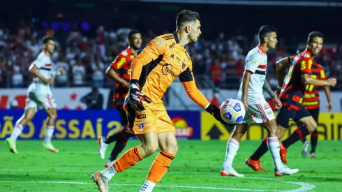 Tiago Volpi, novo reforço do Grêmio, durante partida contra o Sport no MorumBis pelo campeonato Brasileiro A 2021. Foto: Marcello Zambrana / AGIF