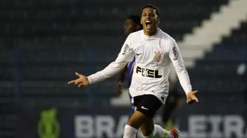 Denner, cria do Corinthians de 16 anos pode deixar o Timãozinho antes de brilhar no profissional alvinegro
