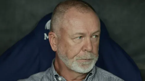 Mano Menezes, acompanha equipe em jogo do Brasileirão – Foto: Thiago Ribeiro/AGIF